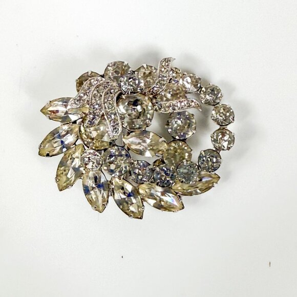 Eisenberg Clear Rhinestones Ice Floral Swirl Brooch Elegantly Designed With Spar - Picture 2 of 6